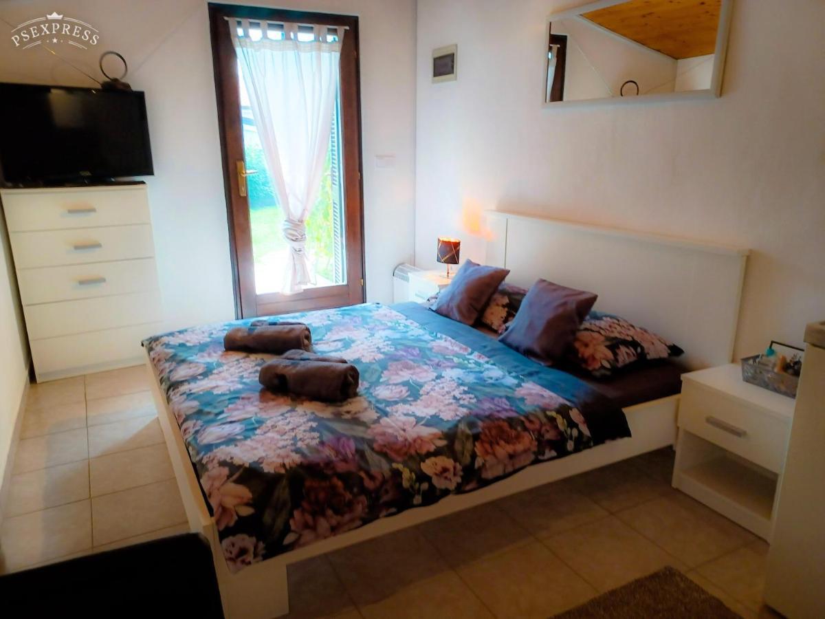 Pampas Studio, Self Check-in *